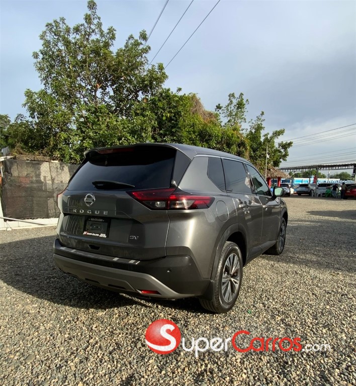 2021 Nissan Rogue SV — foto 4 / 10