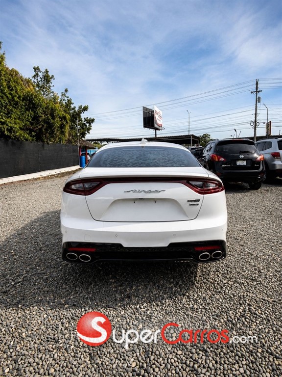 2020 Kia Stinger GT — foto 6 / 9