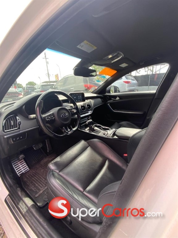 2020 Kia Stinger GT — foto 7 / 9