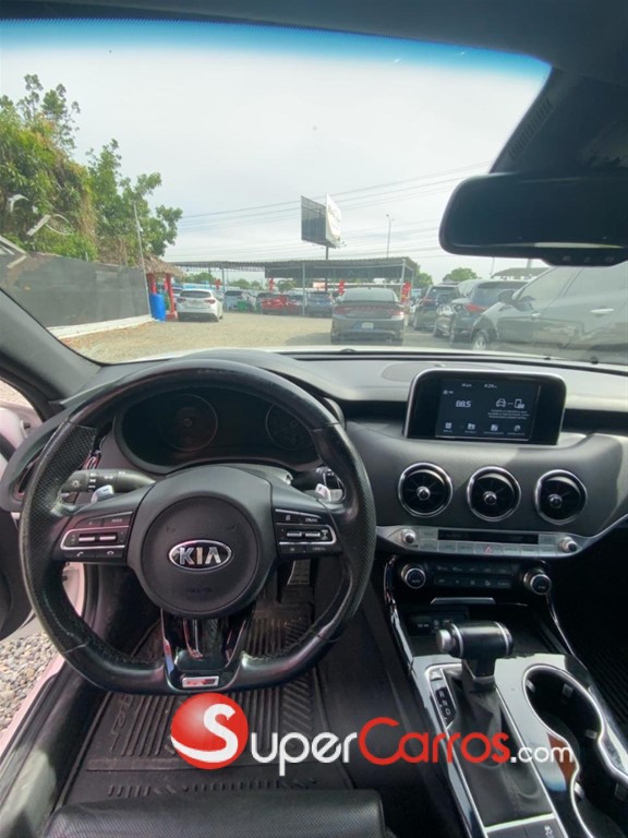 2020 Kia Stinger GT — foto 8 / 9