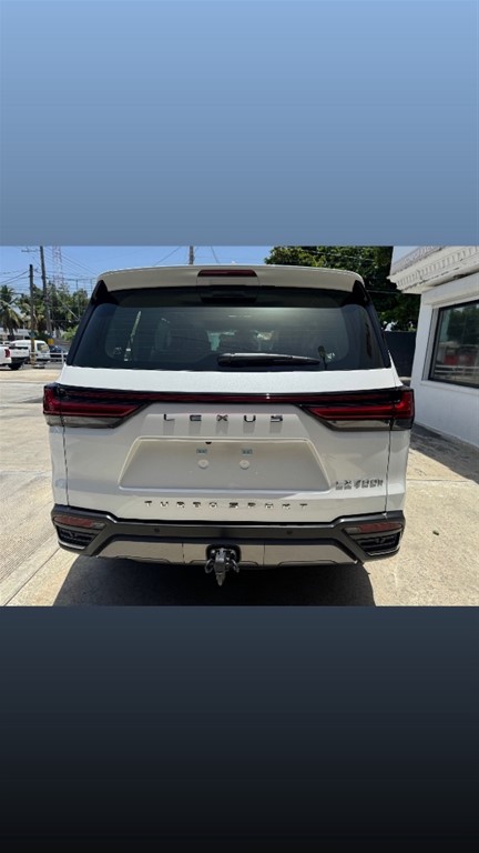 2027 Lexus LX 700 VIP — foto 6 / 12