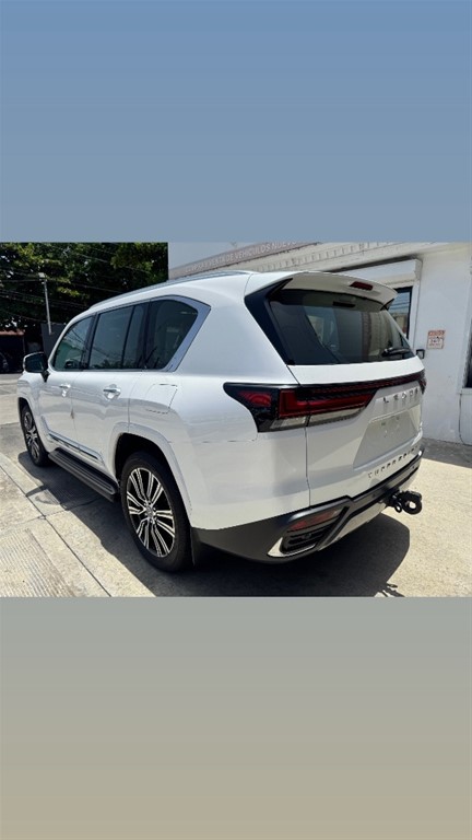 2027 Lexus LX 700 VIP — foto 7 / 12