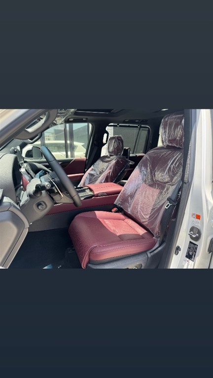 2027 Lexus LX 700 VIP — foto 8 / 12
