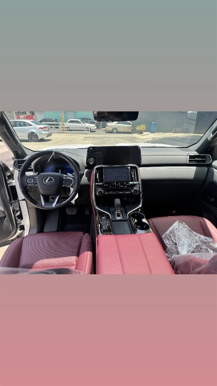 2027 Lexus LX 700 VIP — foto 9 / 12
