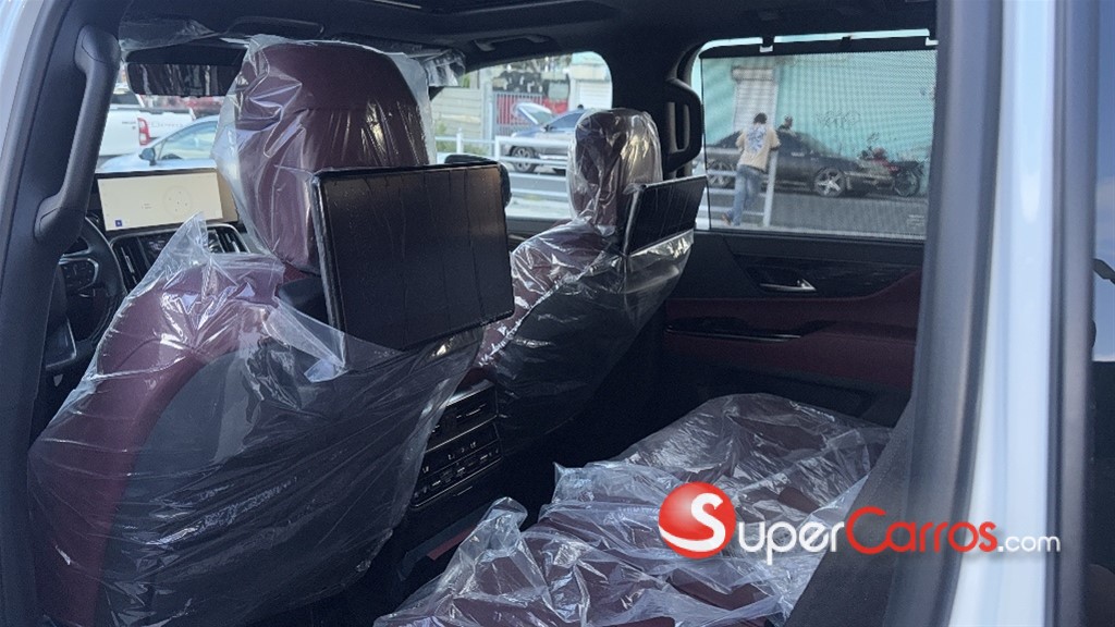 2027 Lexus LX 700 VIP — foto 11 / 12