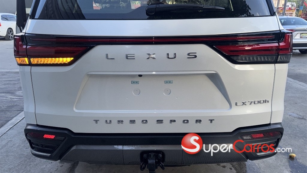 2027 Lexus LX 700 VIP — foto 12 / 12