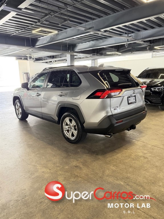 2020 Toyota RAV4 XLE — foto 2 / 8