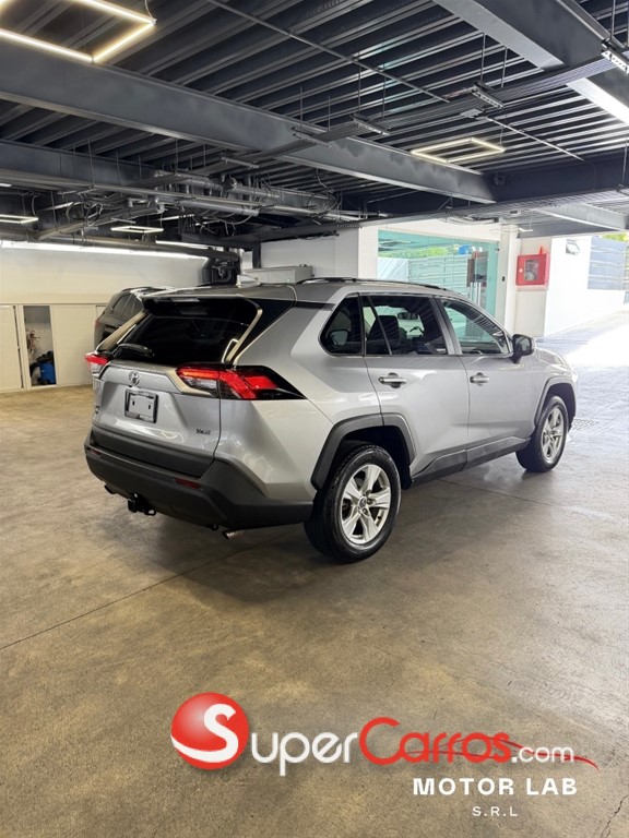 2020 Toyota RAV4 XLE — foto 3 / 8