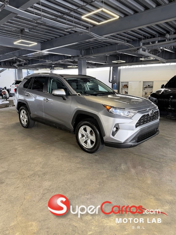 2020 Toyota RAV4 XLE — foto 4 / 8