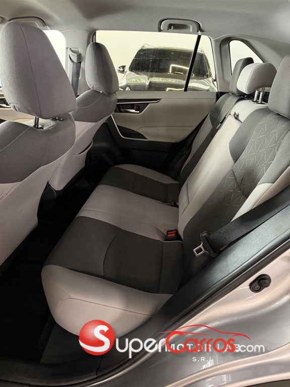 2020 Toyota RAV4 XLE — foto 6 / 8