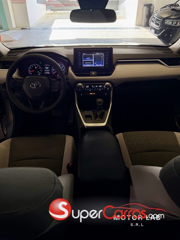 2020 Toyota RAV4 XLE — foto 7 / 8