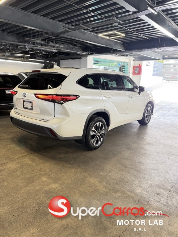 2020 Toyota Highlander XLE — foto 3 / 9
