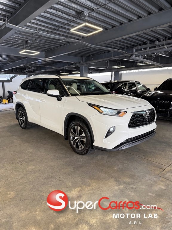 2020 Toyota Highlander XLE — foto 4 / 9