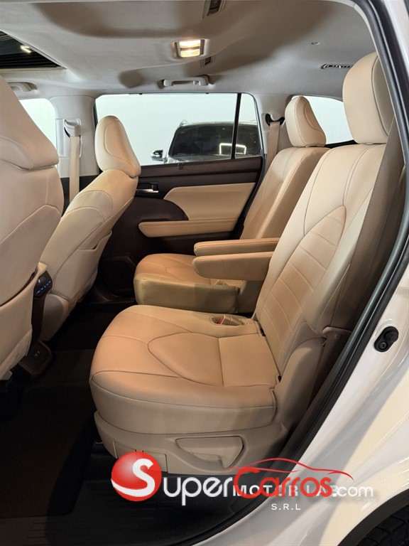 2020 Toyota Highlander XLE — foto 6 / 9