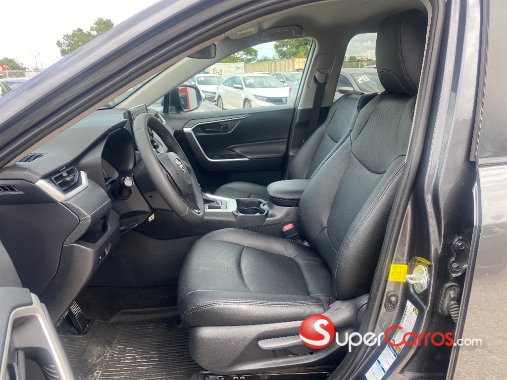 2020 Toyota RAV4 LE — foto 8 / 11