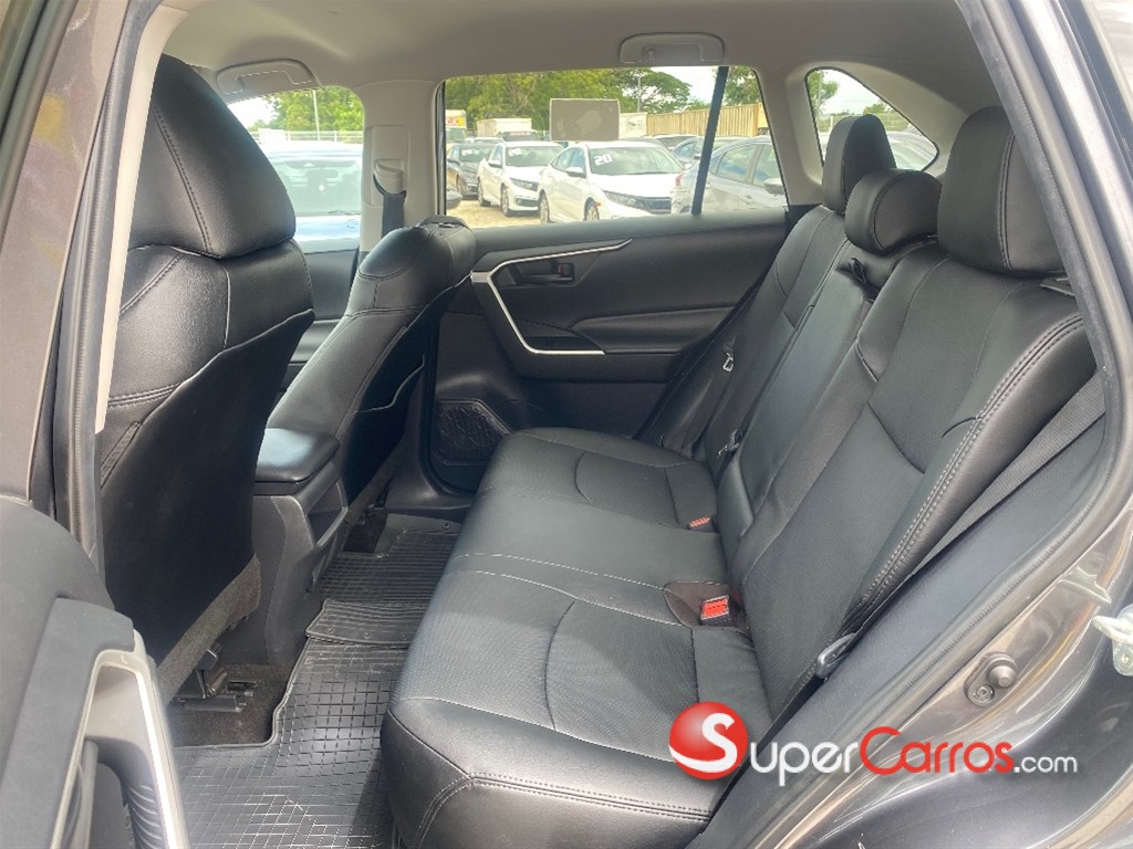 2020 Toyota RAV4 LE — foto 9 / 11