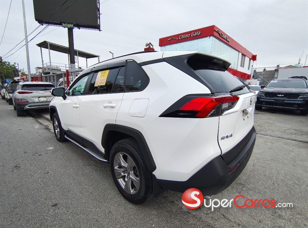 2023 Toyota RAV4 LE — foto 4 / 10