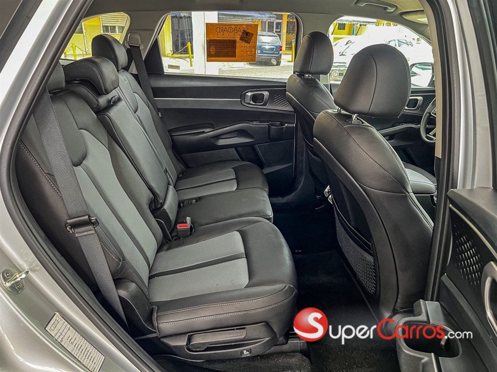 2022 Kia Sorento LX — foto 7 / 11