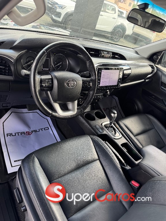 2022 Toyota Hilux SRV — foto 8 / 9