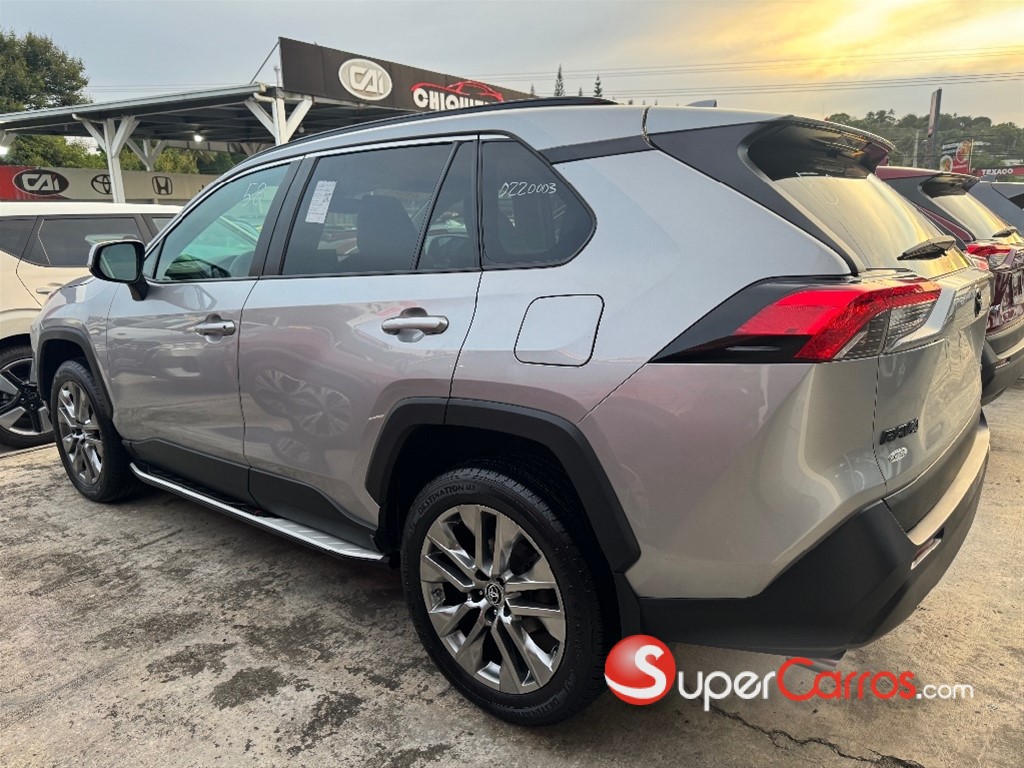 2021 Toyota RAV4 LE — foto 2 / 12