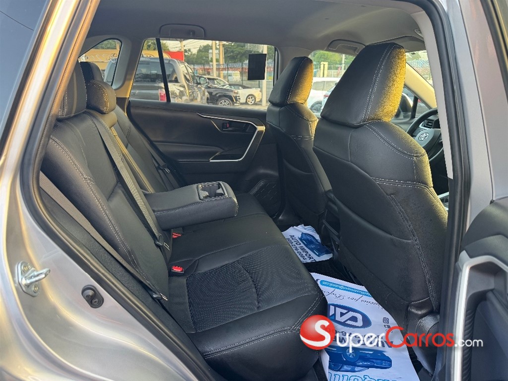 2021 Toyota RAV4 LE — foto 9 / 12