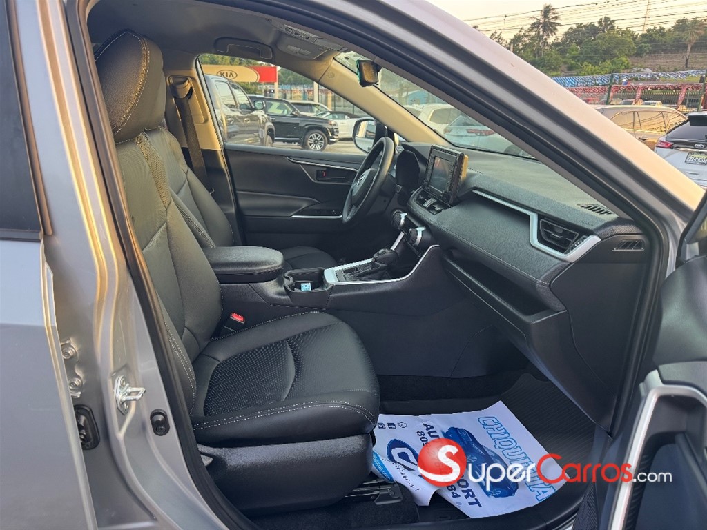 2021 Toyota RAV4 LE — foto 10 / 12