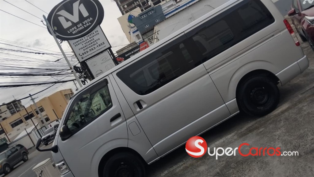 2020 Toyota Hiace — foto 3 / 12