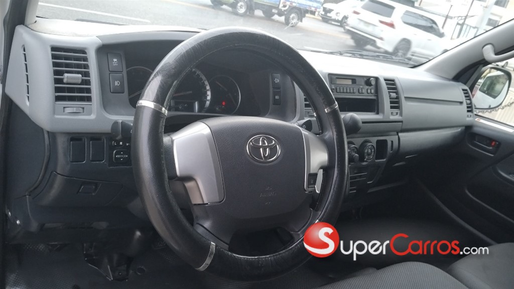 2020 Toyota Hiace — foto 9 / 12