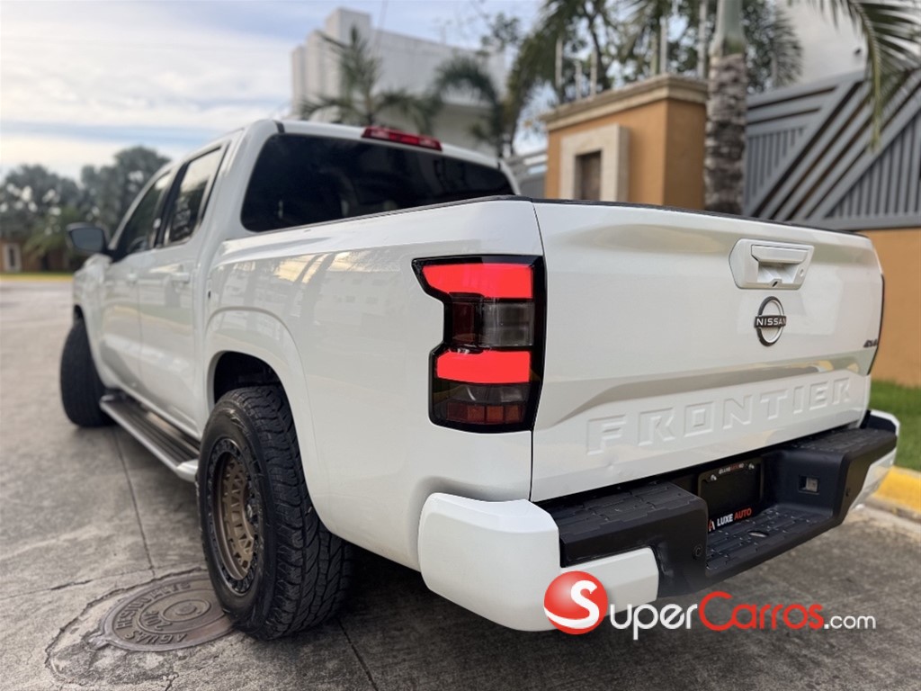 2022 Nissan Frontier SV — foto 2 / 8