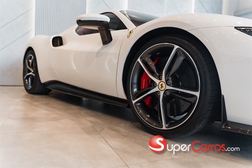 2025 Ferrari 296 GTS — foto 4 / 10