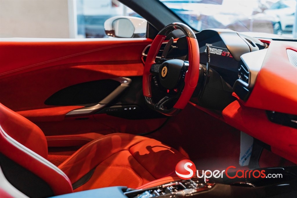 2025 Ferrari 296 GTS — foto 7 / 10