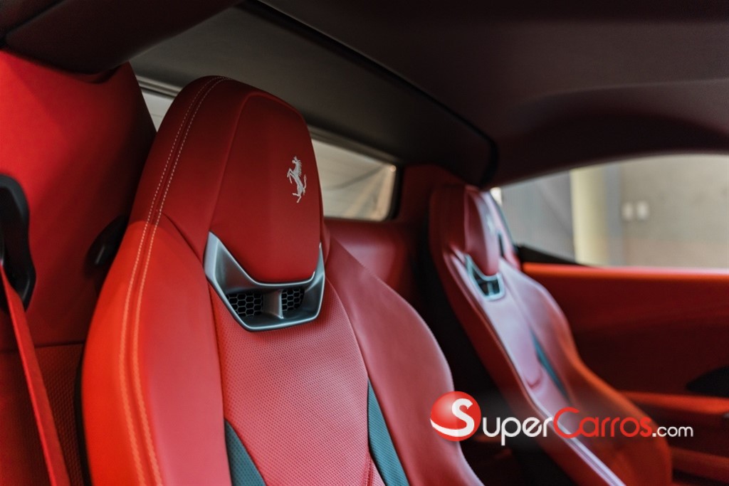 2025 Ferrari 296 GTS — foto 8 / 10