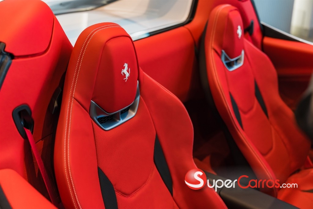 2025 Ferrari 296 GTS — foto 9 / 10