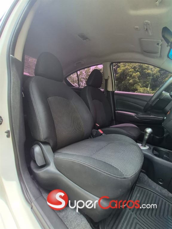 2016 Nissan Versa — foto 7 / 11