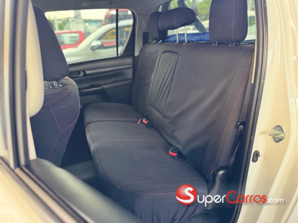 2018 Toyota Hilux Limited — foto 7 / 10