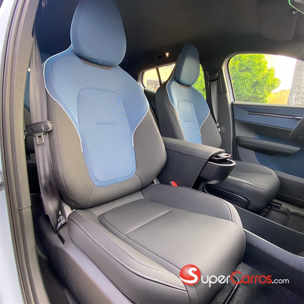 2025 Volvo EX30 Core — foto 6 / 8