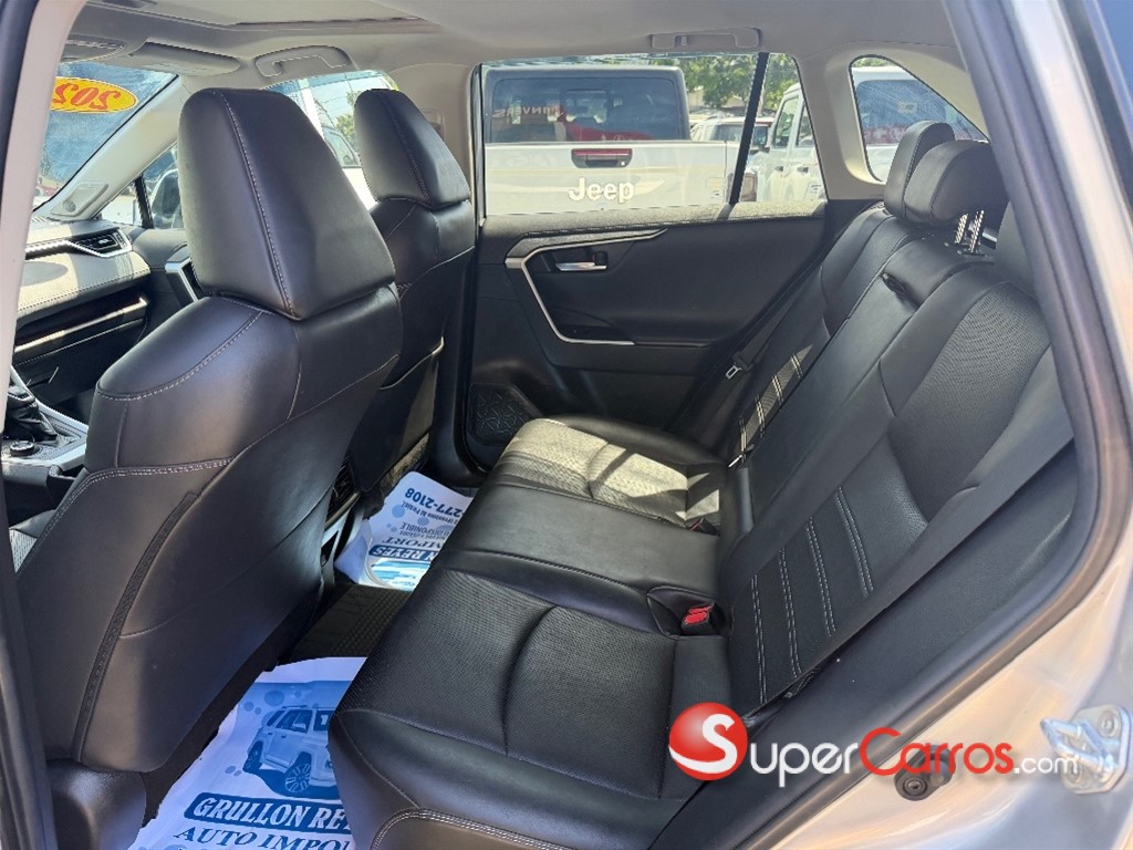 2021 Toyota RAV4 Limited — foto 8 / 10