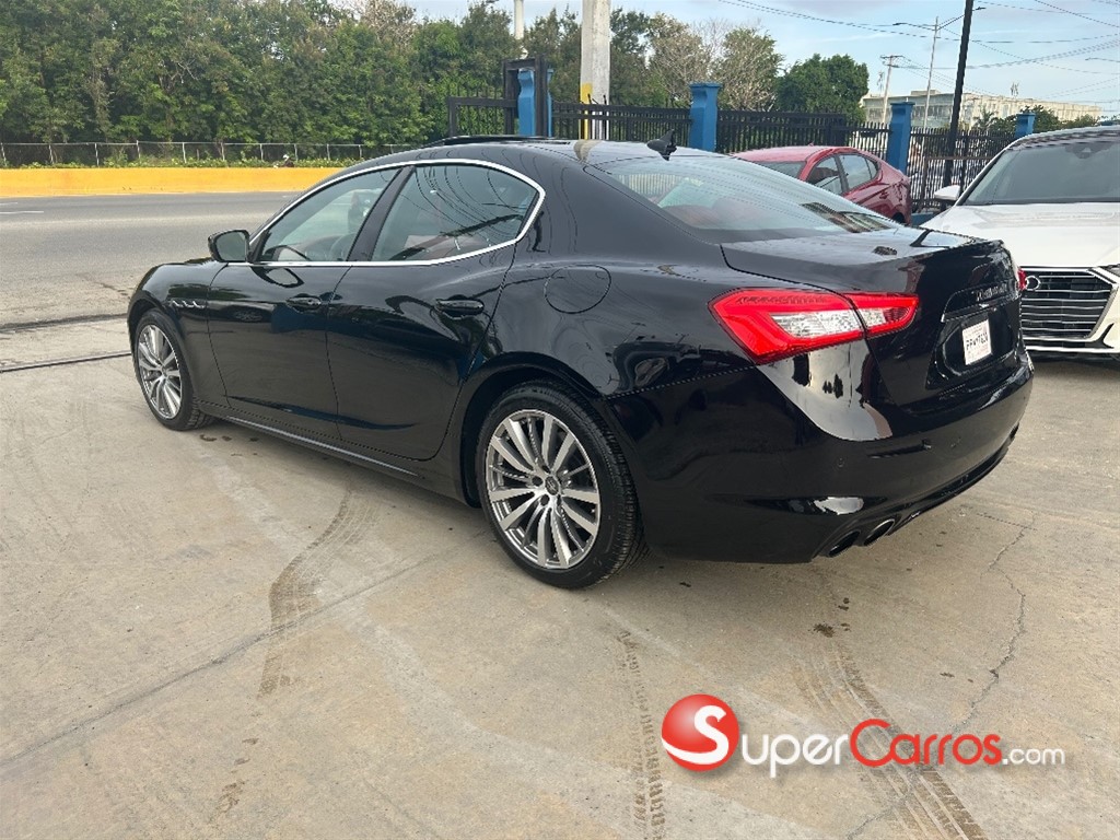 2020 Maserati Ghibli — foto 6 / 12