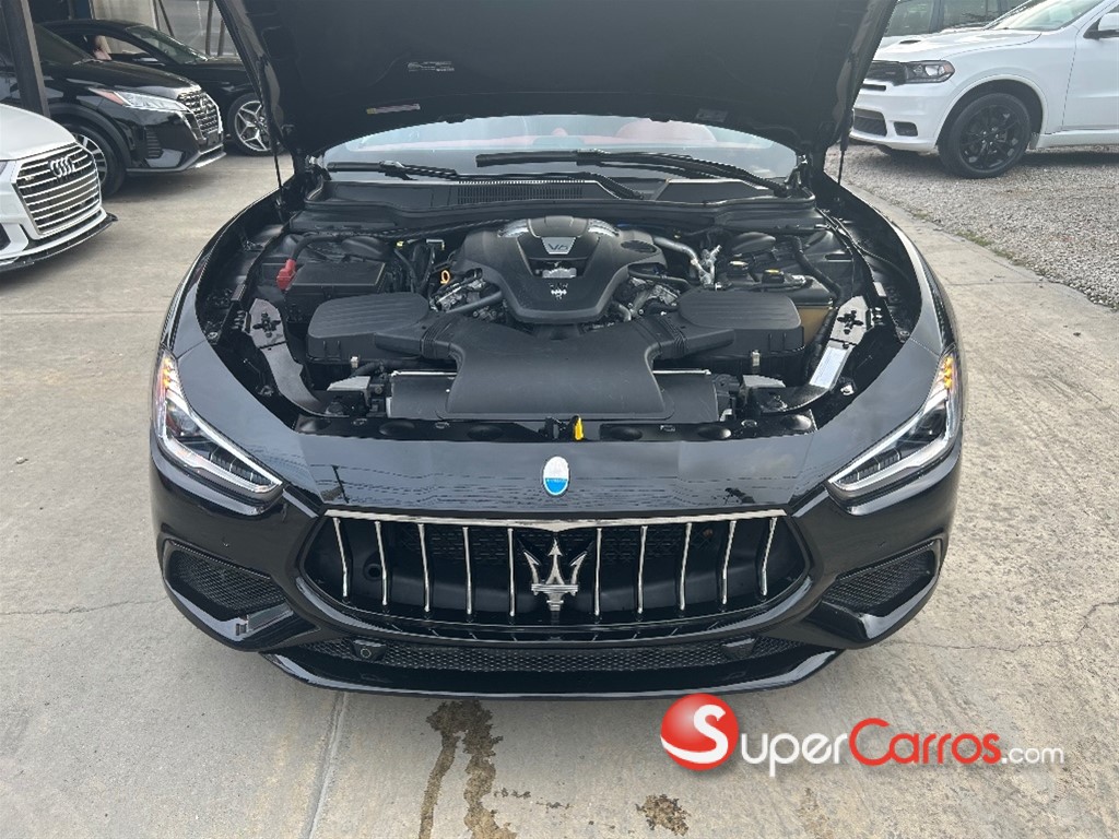 2020 Maserati Ghibli — foto 11 / 12