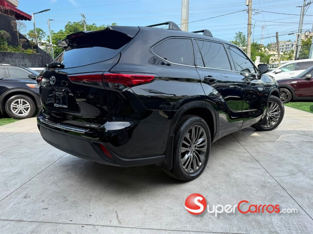 2021 Toyota Highlander LE — foto 4 / 12