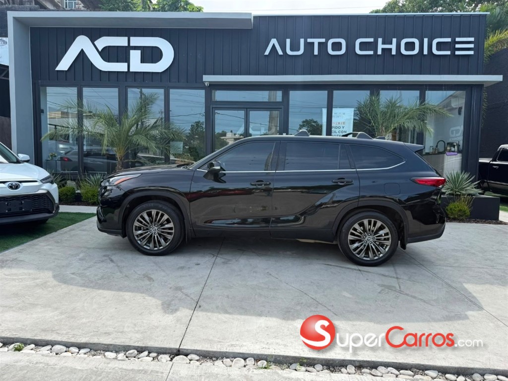 2021 Toyota Highlander LE — foto 5 / 12
