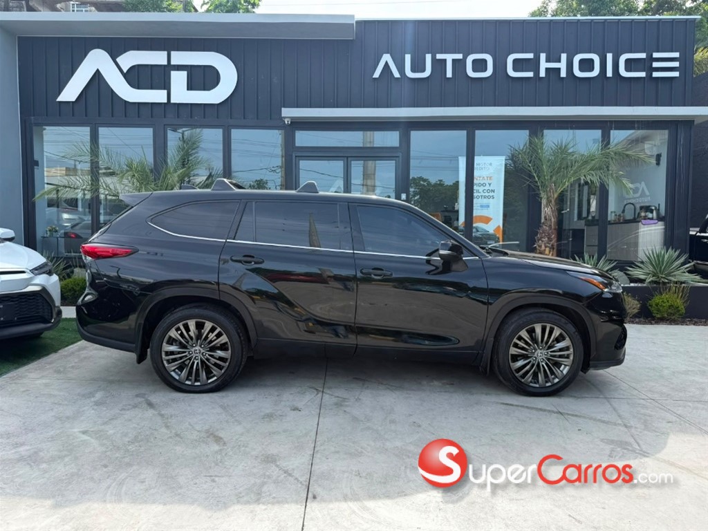 2021 Toyota Highlander LE — foto 6 / 12