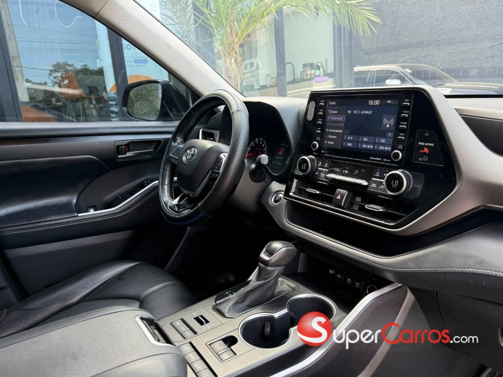 2021 Toyota Highlander LE — foto 11 / 12