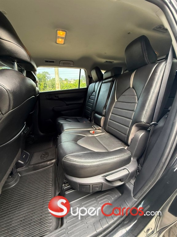 2021 Toyota Highlander LE — foto 12 / 12
