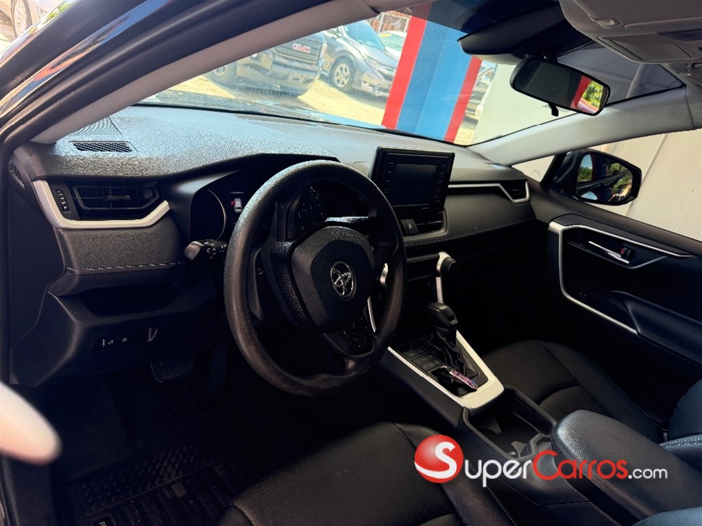 2020 Toyota RAV4 XLE — foto 6 / 12