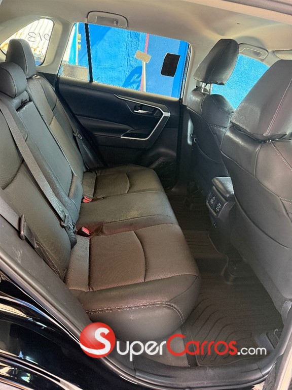 2020 Toyota RAV4 XLE — foto 7 / 12