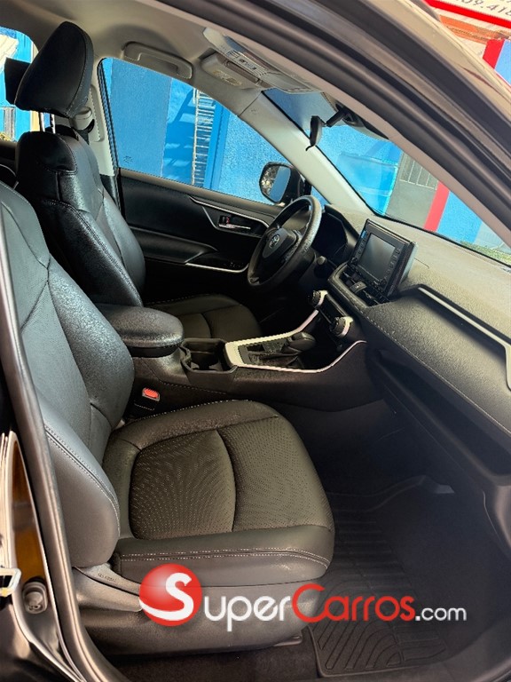 2020 Toyota RAV4 XLE — foto 8 / 12