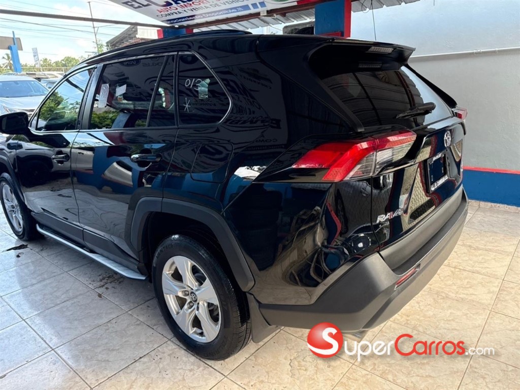 2020 Toyota RAV4 XLE — foto 10 / 12