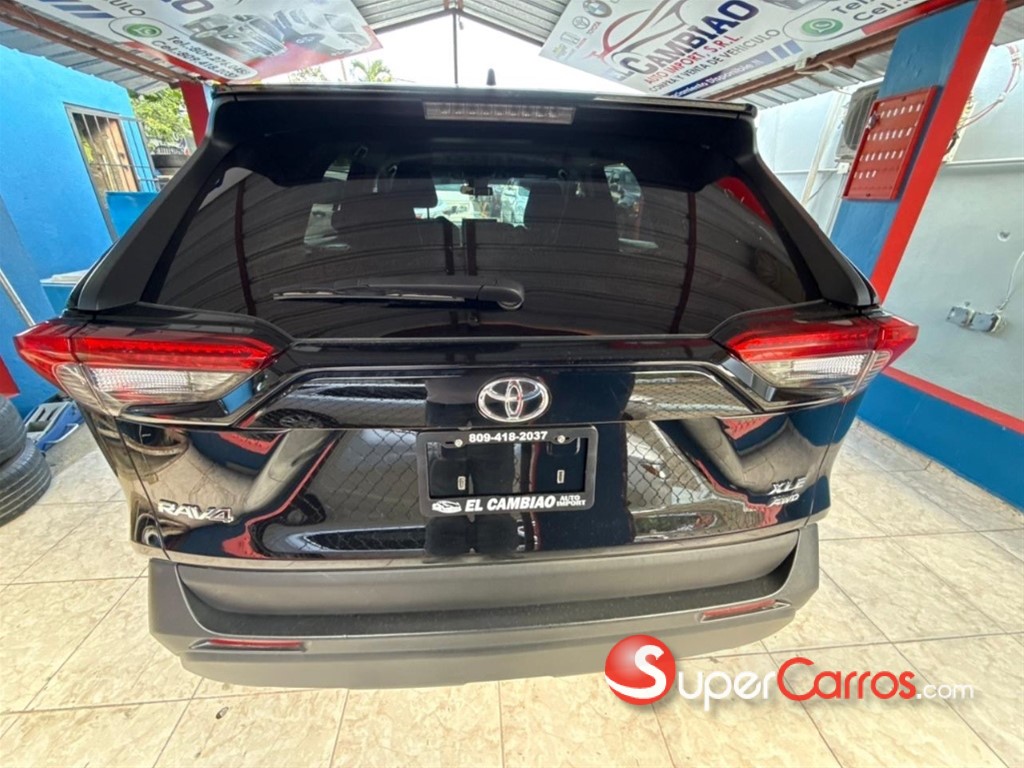 2020 Toyota RAV4 XLE — foto 11 / 12