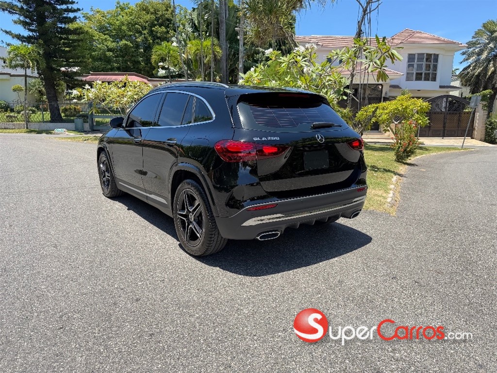 2025 Mercedes-Benz Clase GLA 200 AMG LINE — foto 2 / 9